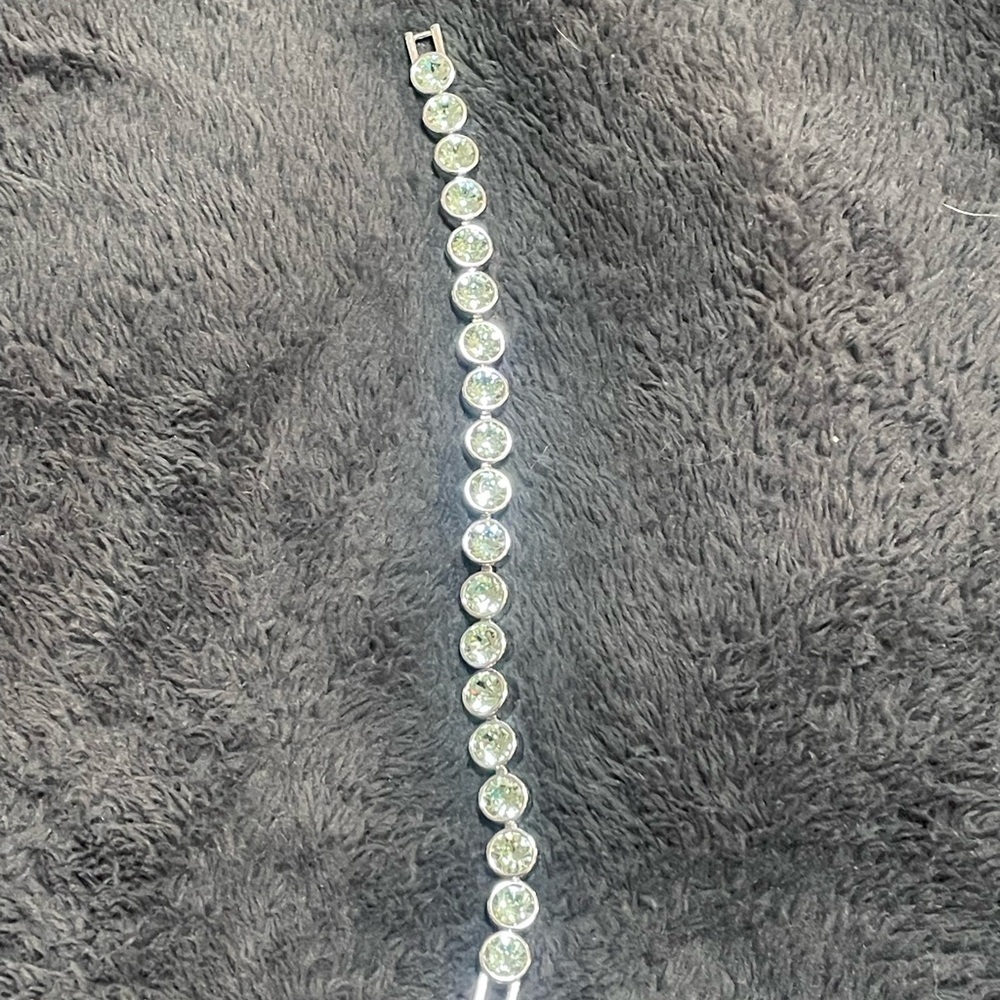 Elegant Silver Bracelet with Pale Green Crystals
